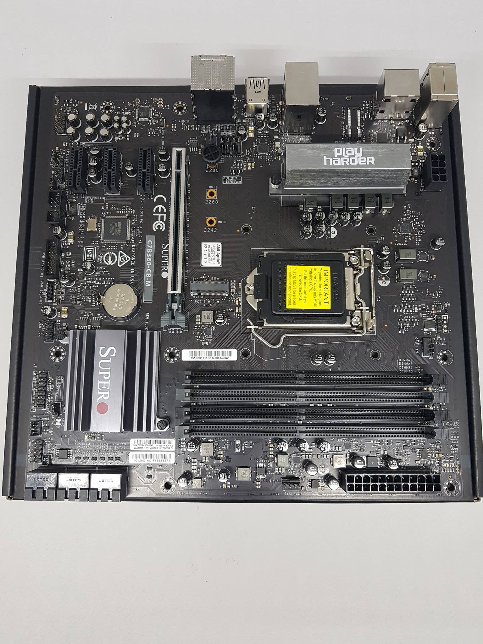 – Page 12 Pertama membahas desainnya Supero C7B360 CB M W hadir dengan form factor micro ATX dan seperti seri yang sudah pernah kami uji motherboard seri Supero