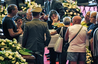 Warga Italia Kenang Korban Tragedi Jembatan Genoa