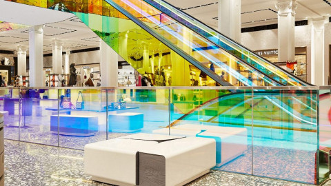 Eskalator Pelangi Percantik Rupa Saks Fifth Avenue