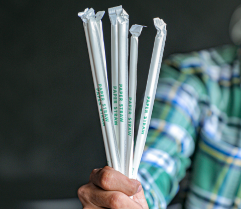 Penggunaan Sedotan Kertas yang Lebih Eco-friendly