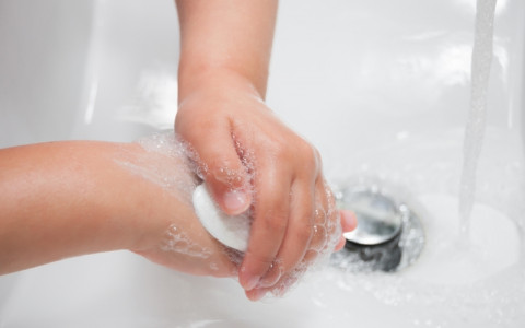 Tips Mengajarkan Anak Rajin Cuci Tangan