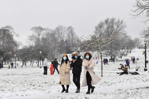 Foto: Hujan Salju Langka Melanda London