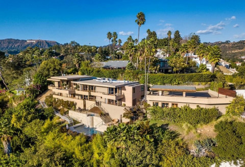 Pindah ke Australia, Zac Efron Jual Rumah Lamanya Rp75 Miliar