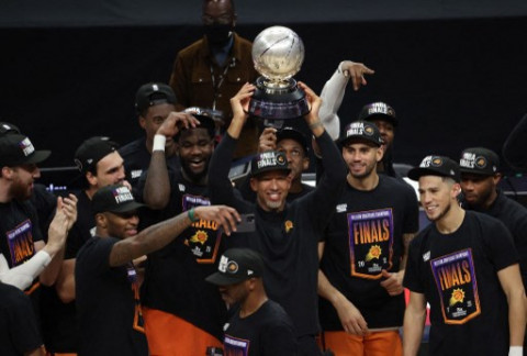 Chris Paul Pimpin Phoenix Suns ke NBA Finals