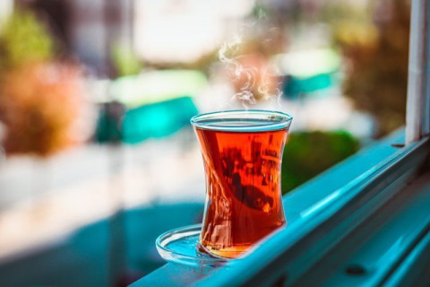 3 Alasan Kenapa Minum Obat Tidak Boleh dengan Teh