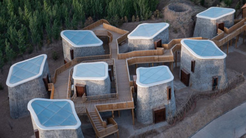 5 Hotel dengan Desain Unik, Mirip Biji hingga Gua