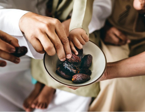 Kurma dapat Disajikan Menjadi Makanan dan Minuman Manis saat Buka Puasa