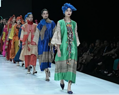 5 Koleksi Busana Modern Chic dan Stylish 'Magnificent Borneo' di IFW 2022