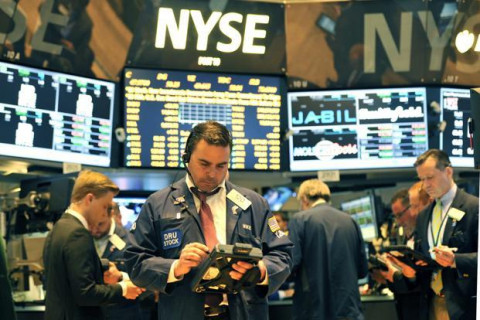 Wall Street Melesat, Saham Apple dan Tesla Menghijau