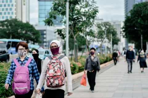 Aturan Masker Diperlonggar, Ini 5 Alasan Kenapa Kamu Harus Tetap Memakai Masker