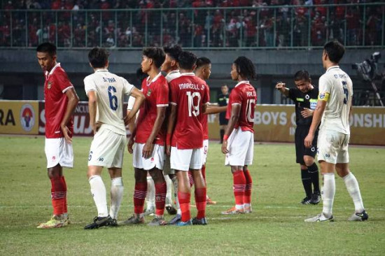 Laga Indonesia U-19 vs Thailand U-19 imbang 0-0-(Foto: Medcom.id/Zam)