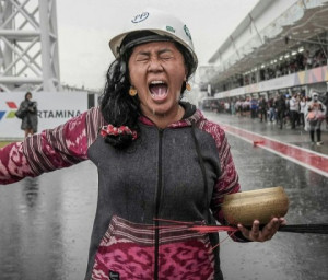 Motegi Diguyur Hujan Deras, MotoGP Panggil Mbak Rara Pawang Hujan Asal Indonesia