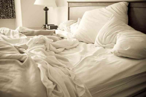 Sarung Bantal Kotor Penyebab Penyakit Bronkitis, Simak 4 Dampak Buruk Lainnya
