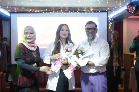 Jeremy Thomas Selalu Menghalau Wanita Penggoda Merusak Pernikahannya