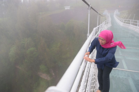 Khofifah Yakin Jembatan Kaca Jadi Destinasi Primadona di Bromo