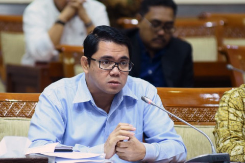 Dibenturkan dengan Budi Gunawan, Arteria Dahlan Tak Terima