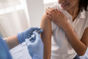 Para Traveler Diimbau untuk Vaksin, Ini Alasannya