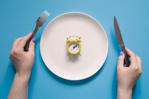 5 Efek Buruk pada Tubuh Jika Kamu Melewati Makan Malam