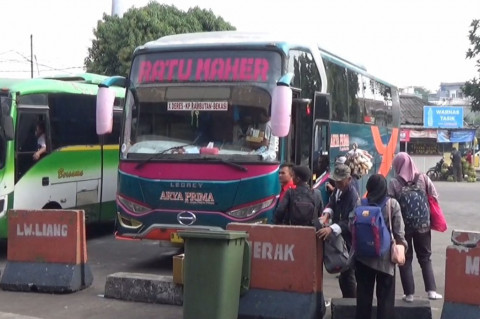 H-2 Iduladha, Terminal Kampung Rambutan Mulai Dipadati Pemudik