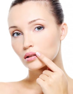 Bumil Wajib Tahu! 6 Cara Mengatasi Bibir Gelap karena Perubahan Hormon