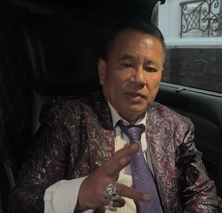 Hotman Paris Kehilangan Cincin saat <i>Ngemall</i>, Ditaksir Bernilai Miliaran Rupiah