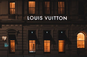 <i>Rebound</i> Tiongkok Dorong Kinerja Emiten Pemilik Louis Vuitton