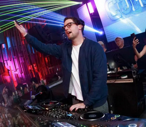 Captain Curtis Bangga Pernah Sepanggung dengan Alan Walker dan The Chainsmokers