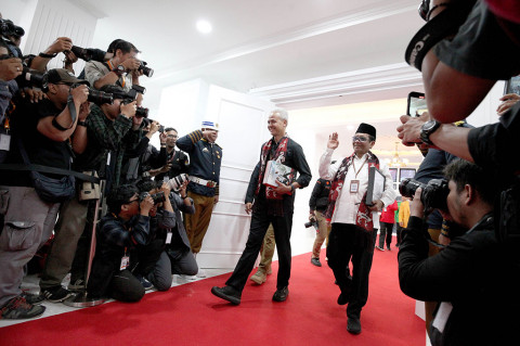 Ganjar-Mahfud Serahkan Visi Misi Berbentuk Scrapbook-Barcode, Begini Penampakannya