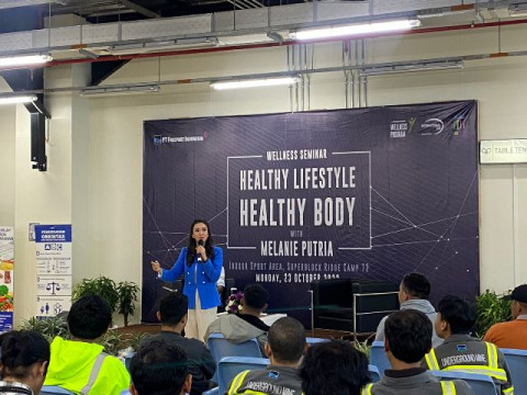 Melanie Putria Bagikan Tips Pola Hidup Sehat bagi Pekerja Freeport Indonesia