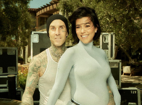 Selamat! Kourtney Kardashian Melahirkan Anak Travis Barker