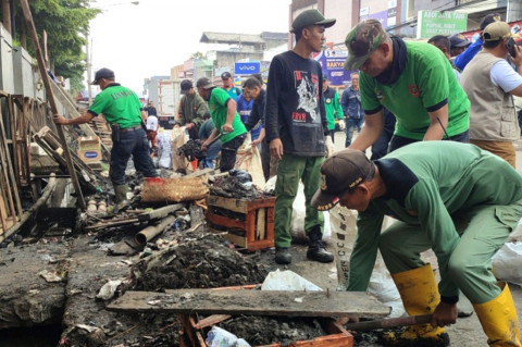 Atasi Banjir, Ratusan Orang di Lembang Terlibat Normalisasi Drainase