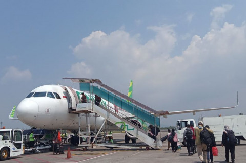 Bandara Makassar Minta Penumpang dan Petugas Kembali Pakai Masker