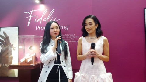 Penuh Sparkle, Frank & co. Gaet Desainer Monica Ivena Rilis Love Poetry Collection