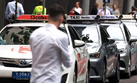 Lawan Uber, Pengemudi Taksi Australia Raih Kompensasi Rp2,7 Triliun