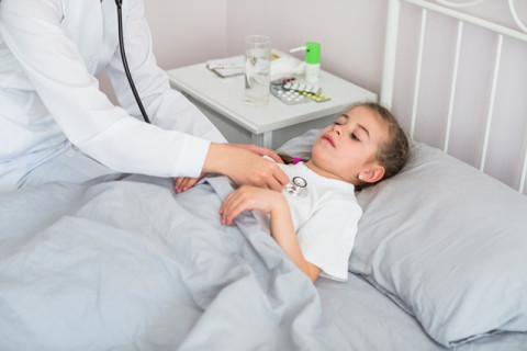 Hati-hati, Moms! Demam Tifoid Sering Menyerang Anak, Ini Penjelasannya