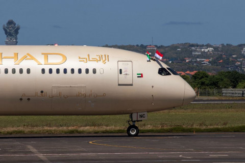 Momen Etihad Airways Mendarat untuk Pertama Kalinya di Pulau Dewata
