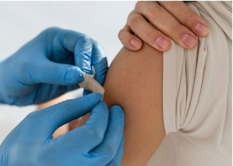 Ini Alasan Jemaah Umrah Wajib Vaksin Meningitis dan Kapan Harus Melakukannya?