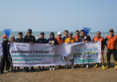 KITB Tegaskan Komitmen Jaga Lingkungan dengan Bersih-bersih Pantai Jodo