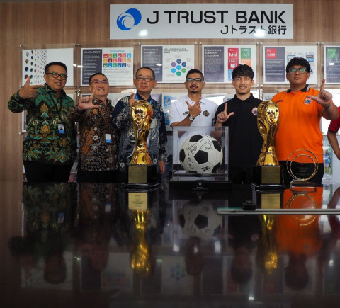 Gandeng Persija, J Trust Bank Luncurkan Tabungan dan Kartu Debit Khusus