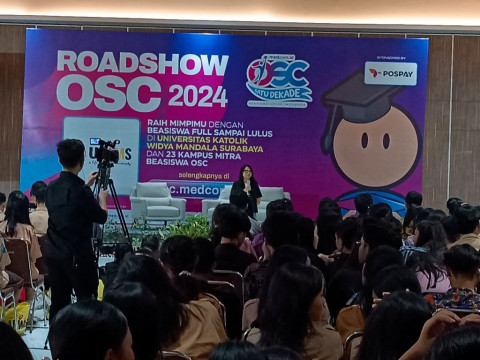 Roadshow Beasiswa OSC 2024, Pospay Dikenalkan ke Ratusan Siswa se- Surabaya