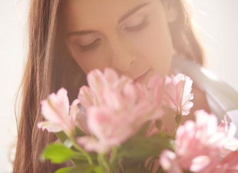 Ladies, Ini Parfum dengan Aroma Elegan yang Bikin Kamu Tampil Mewah