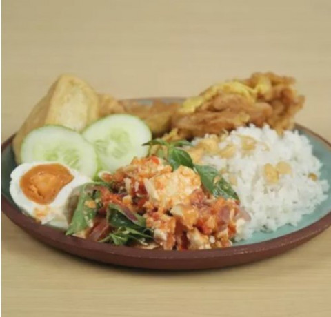 Sambal Telur Asin, Sedap Beraroma Daun Kemangi