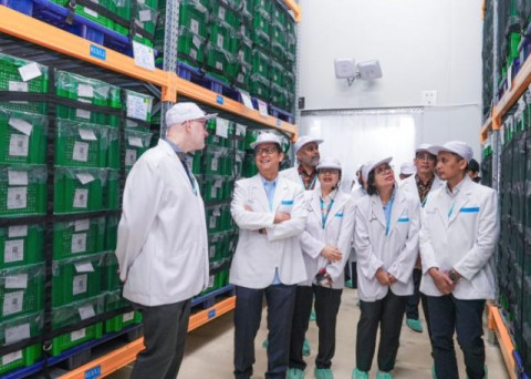 Menkes dan Perwakilan Bill Melinda Gates Foundation Kunjungi Biofarma Cek Produksi Vaksin Polio