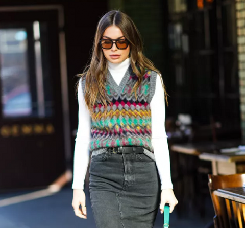 5 Cara Mix and Match Outfit dalam Balutan Vest Rajut