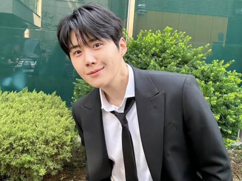 Kim Seon Ho Gabung Agensi Song Joong Ki