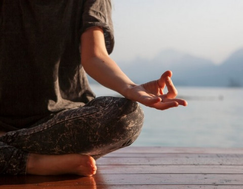 5 Manfaat Meditasi sebelum Tidur, Mau Coba?