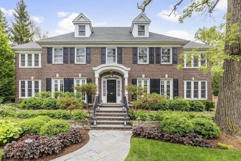 Macaulay Culkin <i>Ngaku</i> Tertarik Beli Rumah Home Alone Seharga Rp85 Miliar