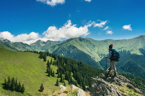Periskop Tren Wisata 2025: Kebiasaan Gen Z Liburan, Hotel, dan Tempat Wisata