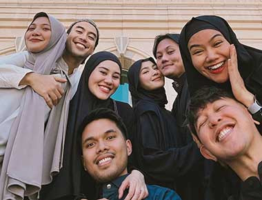 Doa Vidi Aldiano Usai Laksanakan Umrah Bersama Teman-teman Artis