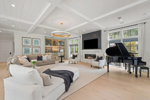 Produser 'Twilight' Jual Rumah Rp148 Miliar